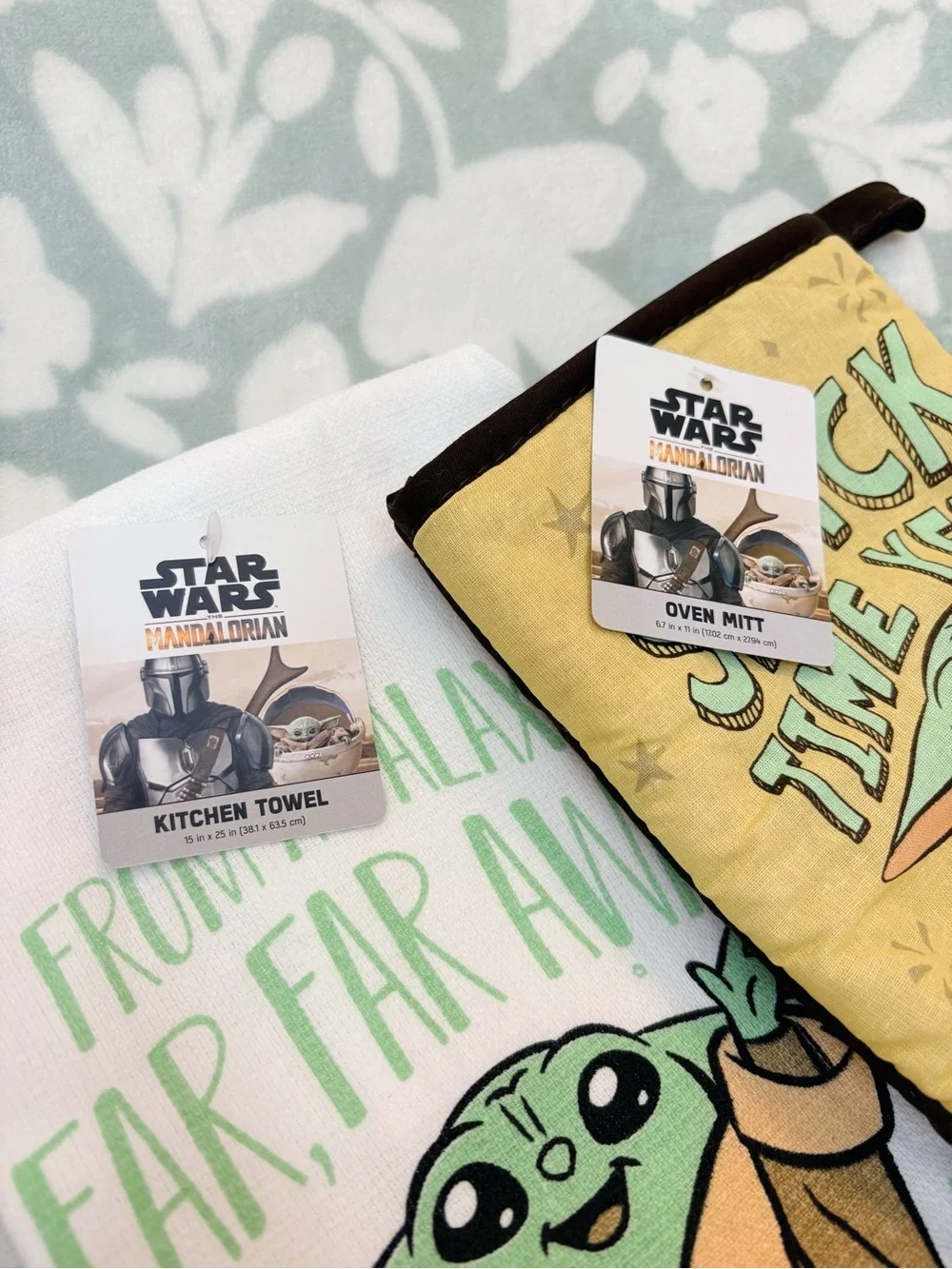 Star Wars The Mandalorian Baby Yoda Kitchen Towel & Oven Mitt Set 🛸✨